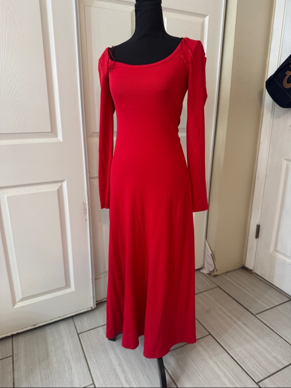 Old Navy Red Long Sleeve Scoop-Neck Maxi Dress